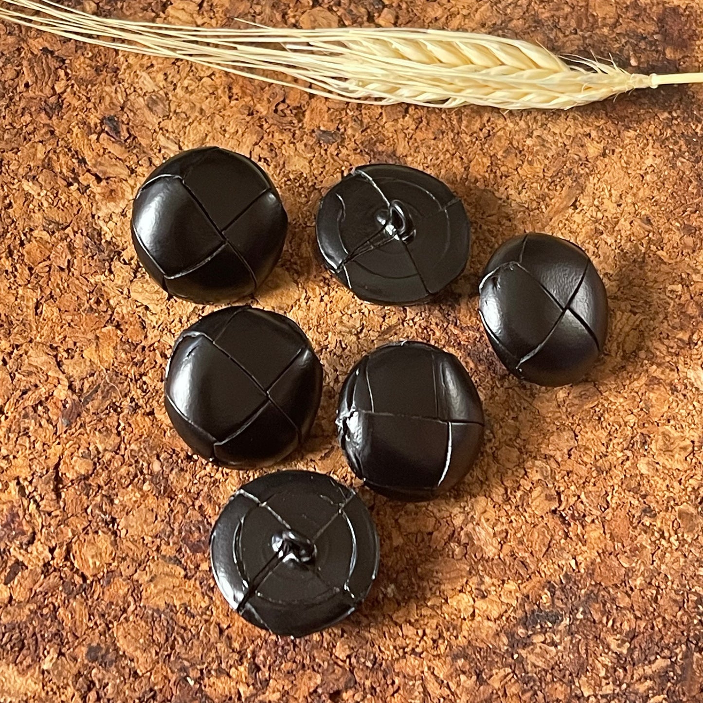 Bouton rond effet cuir noir 22mm