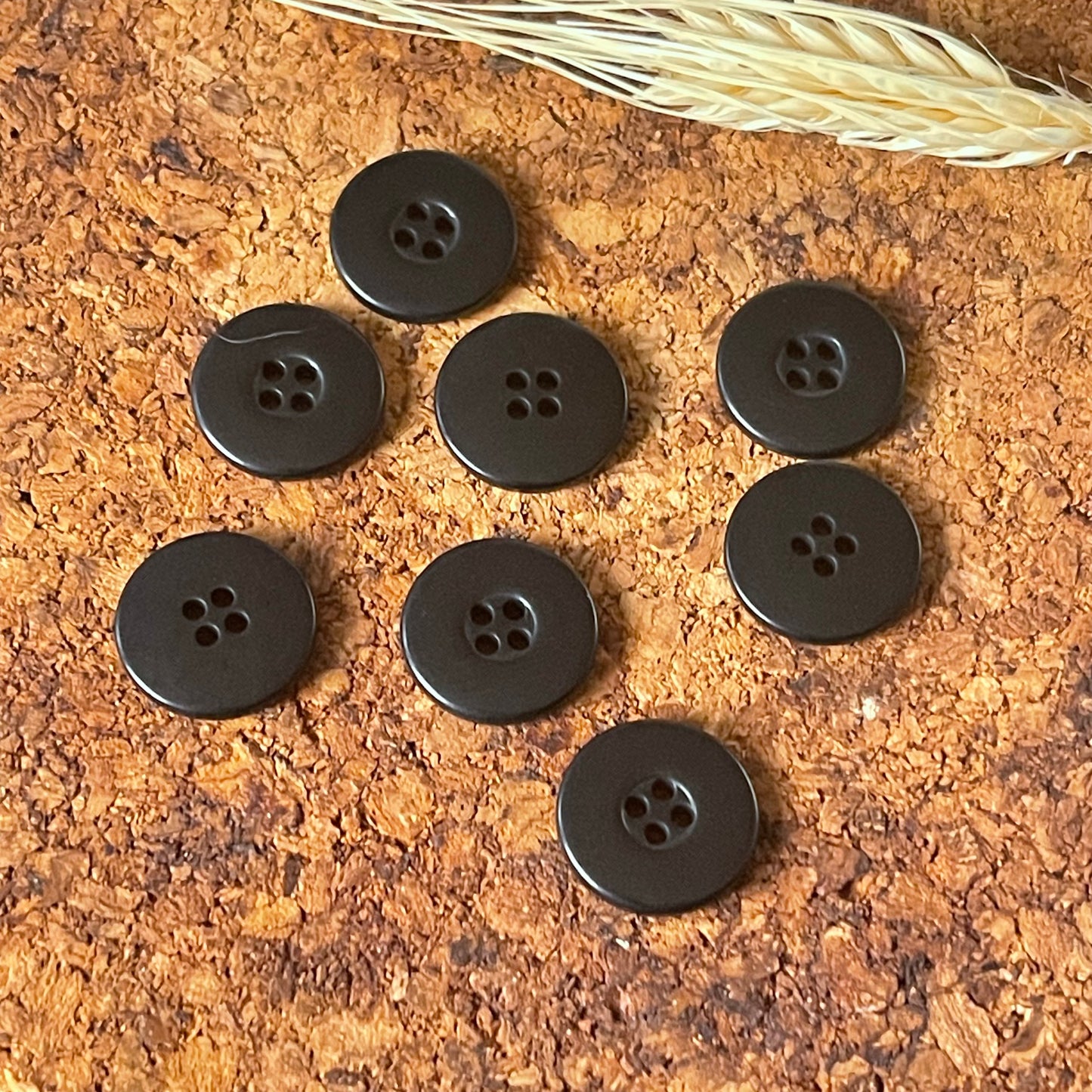 Bouton rond noir incurvé 18mm