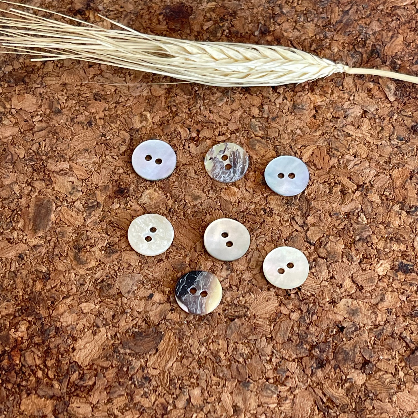 Bouton blanc nacré 2 trous 11mm