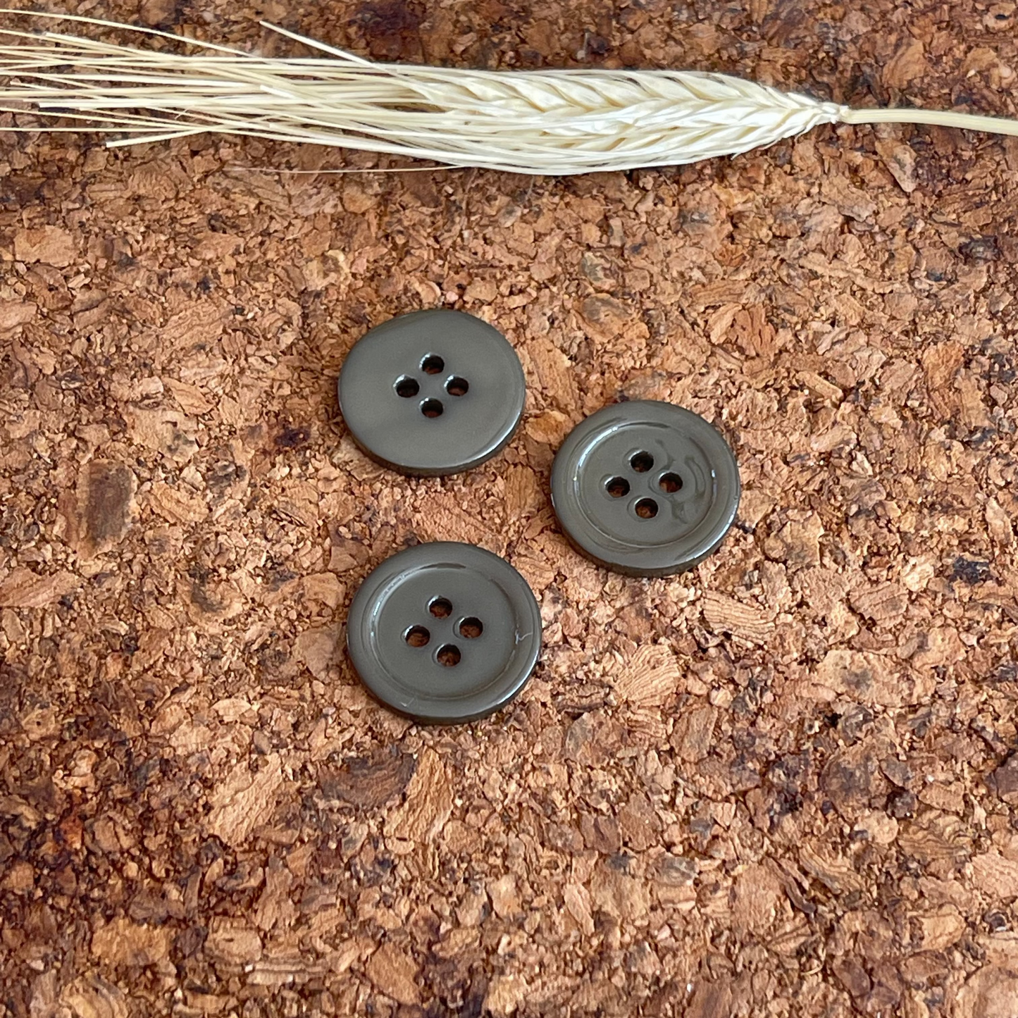 Bouton rond vert kaki 20mm 4 trous