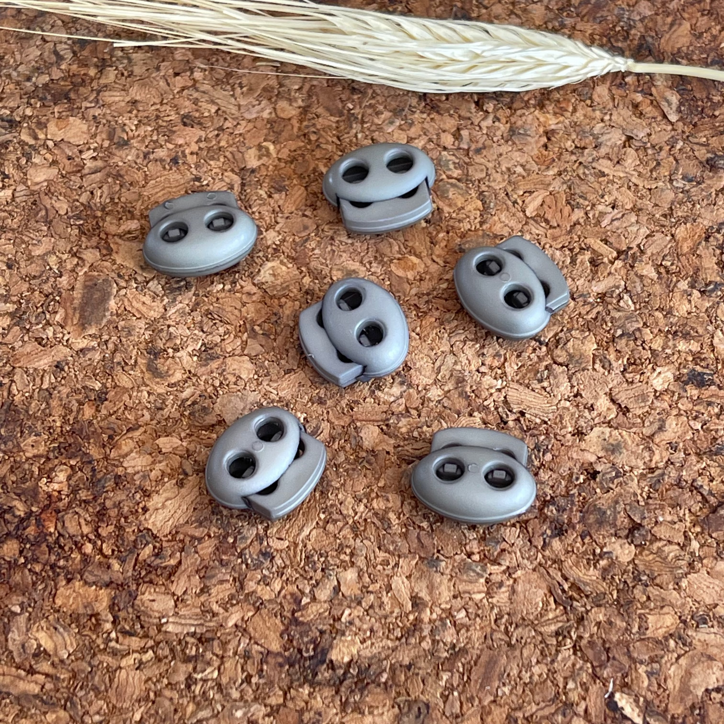 Arrêt pour cordon vert kaki 2 trous 4mm