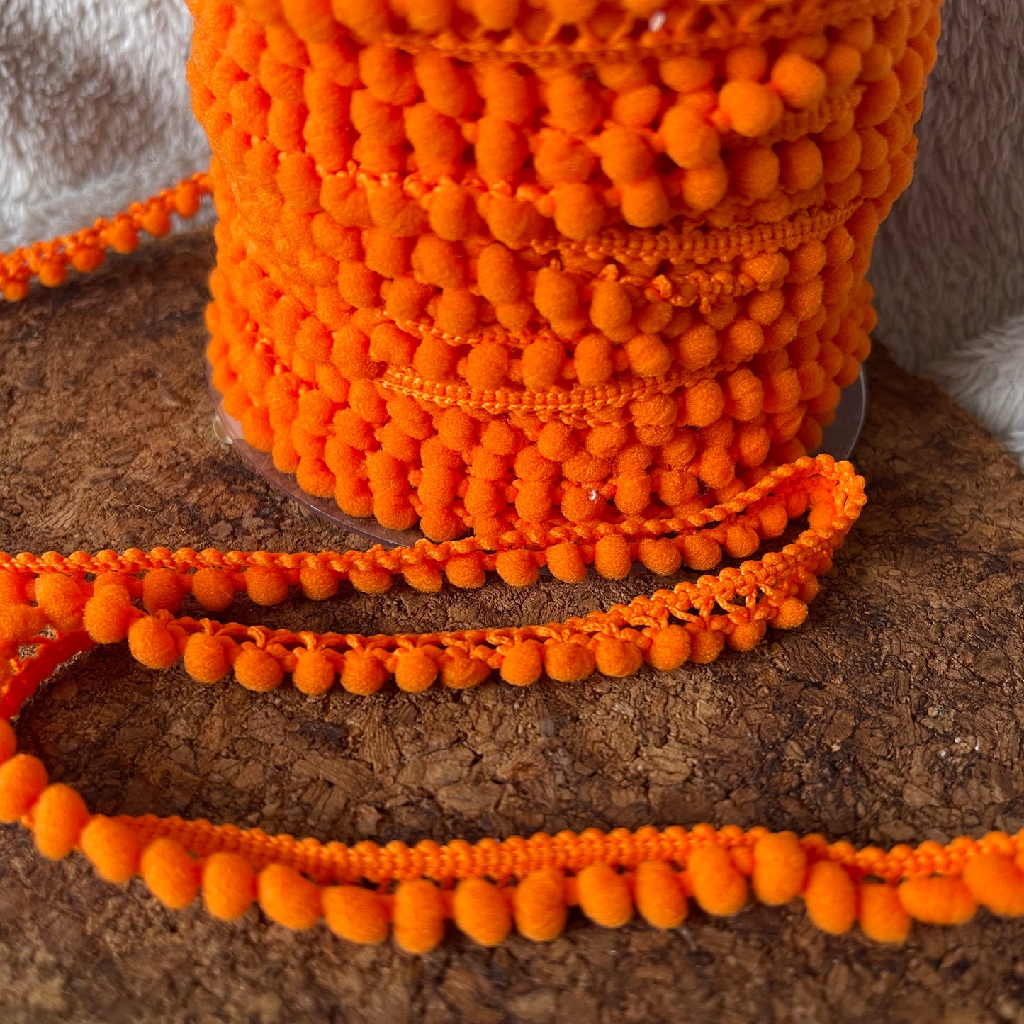 Galon mini pompons orange 6mm