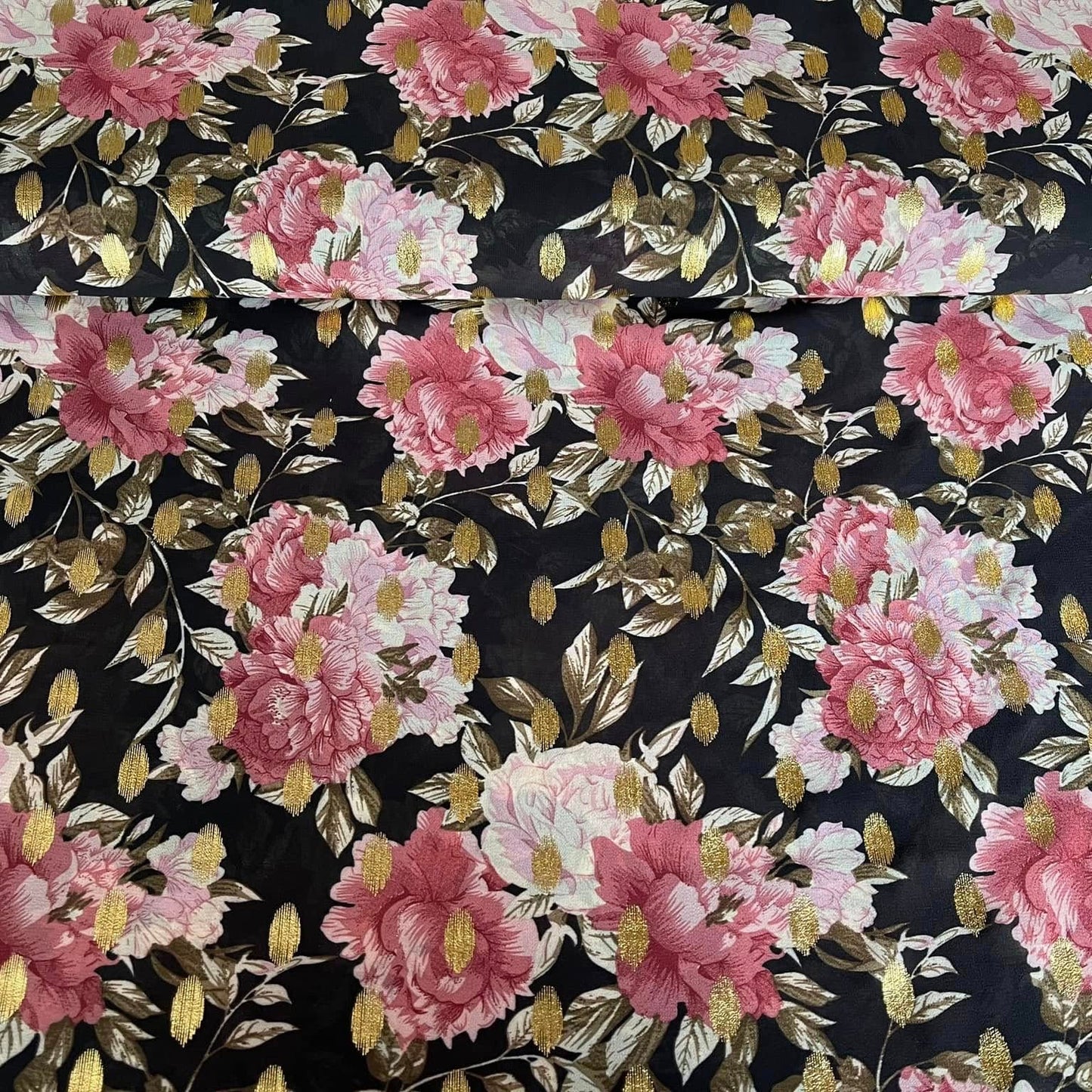 Mousseline polyester imprimé grosse fleur avec touche de dorée noir
