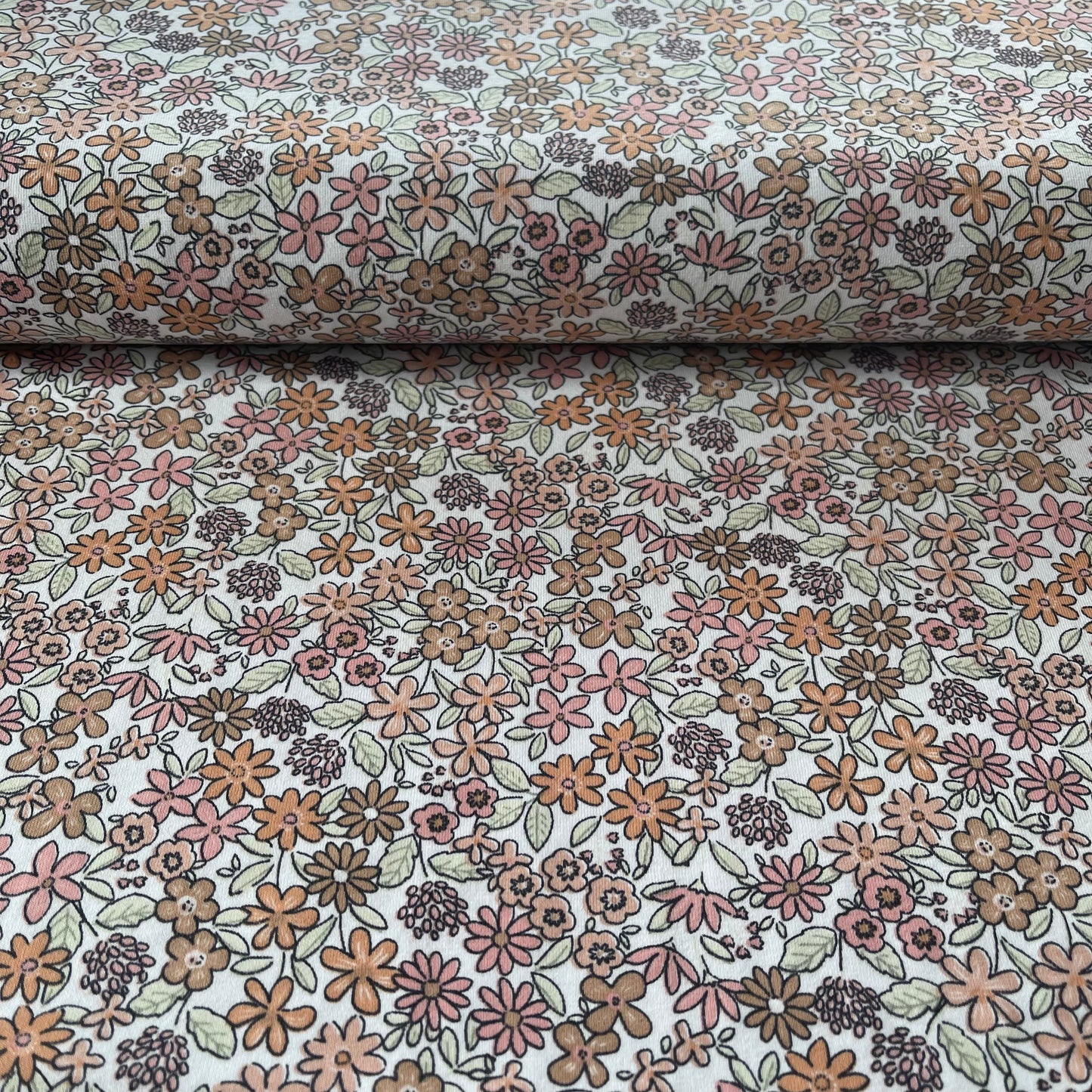 Jersey petites fleurs couleur pastel sur fond blanc - POPPY