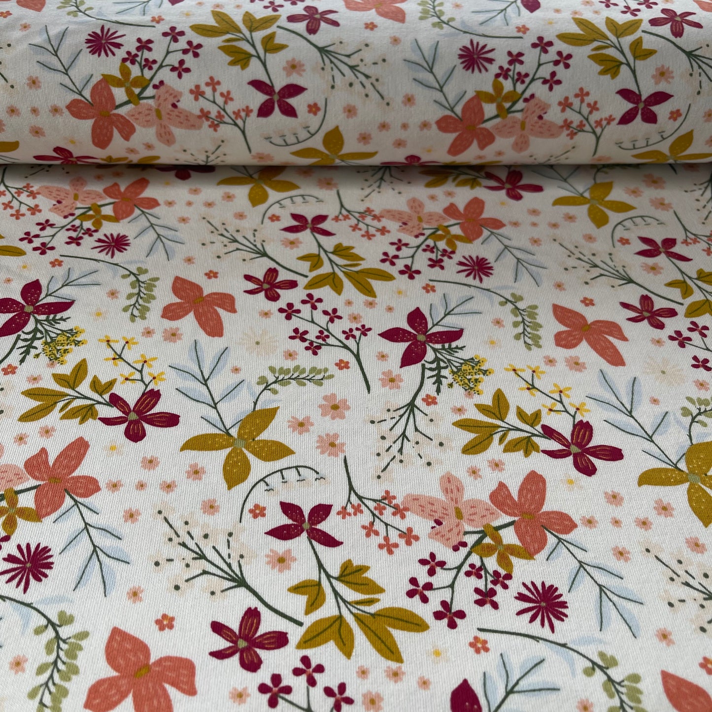 French Terry fleurs avec fond blanc - Poppy