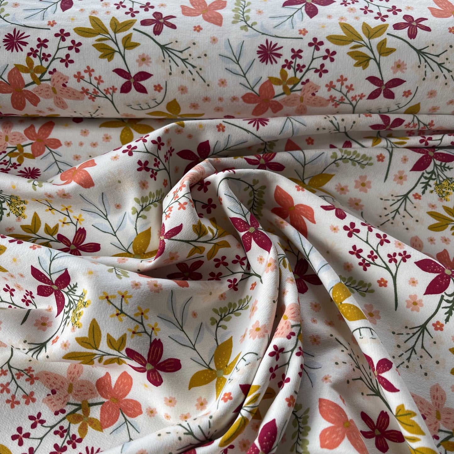 French Terry fleurs avec fond blanc - Poppy
