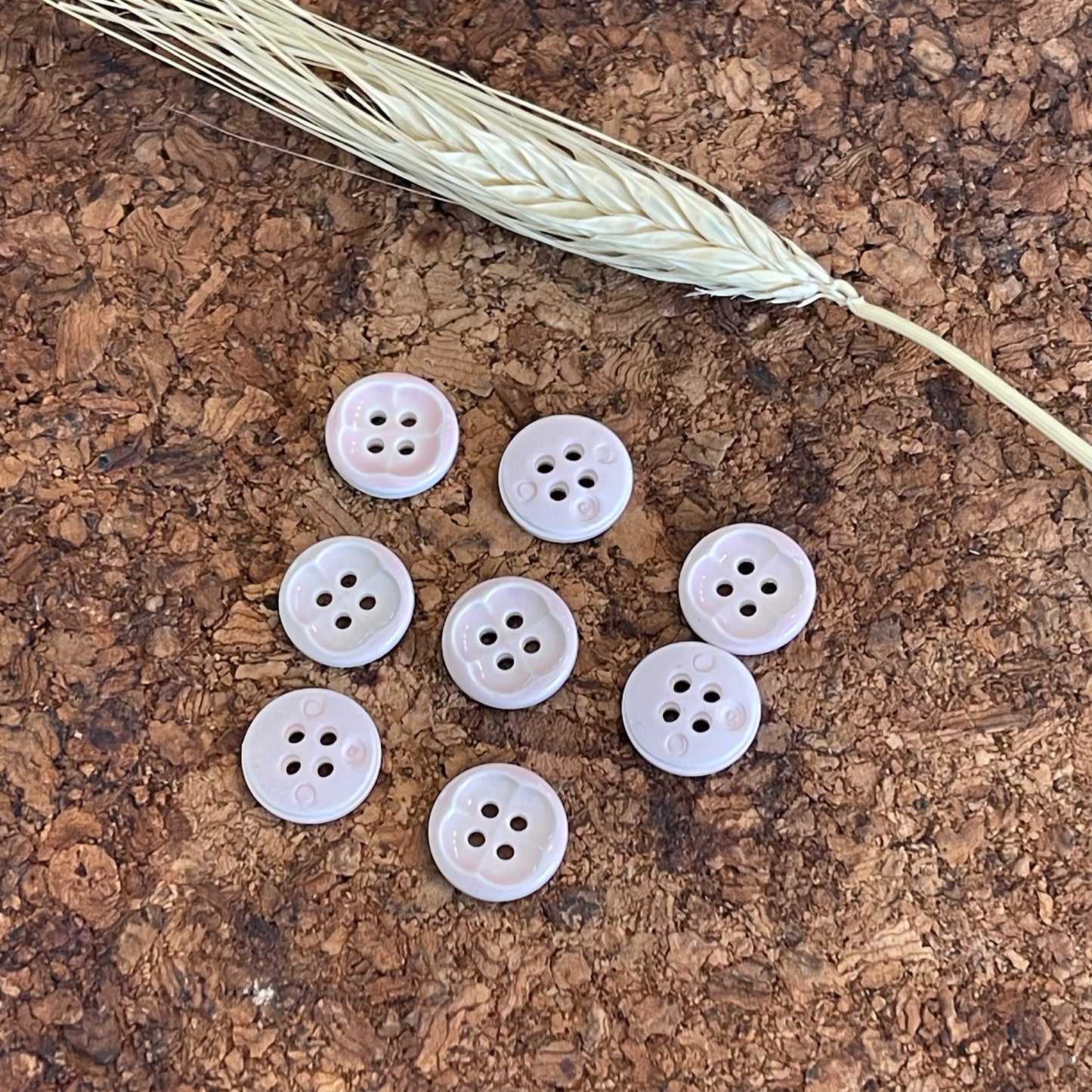 Bouton rond fleur en relief rose clair pastel 12mm