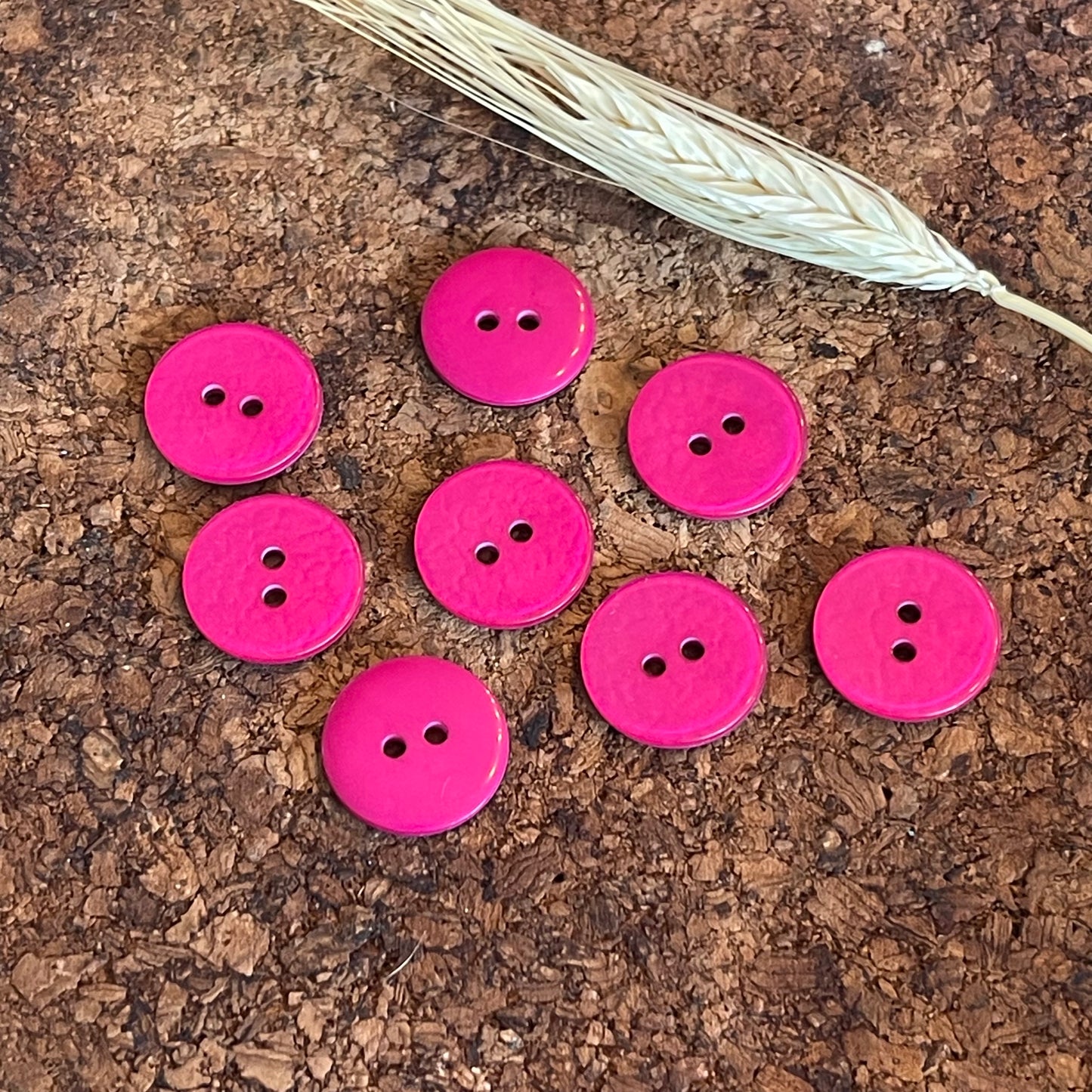 Bouton rond effet froissé rose fuchsia 18mm