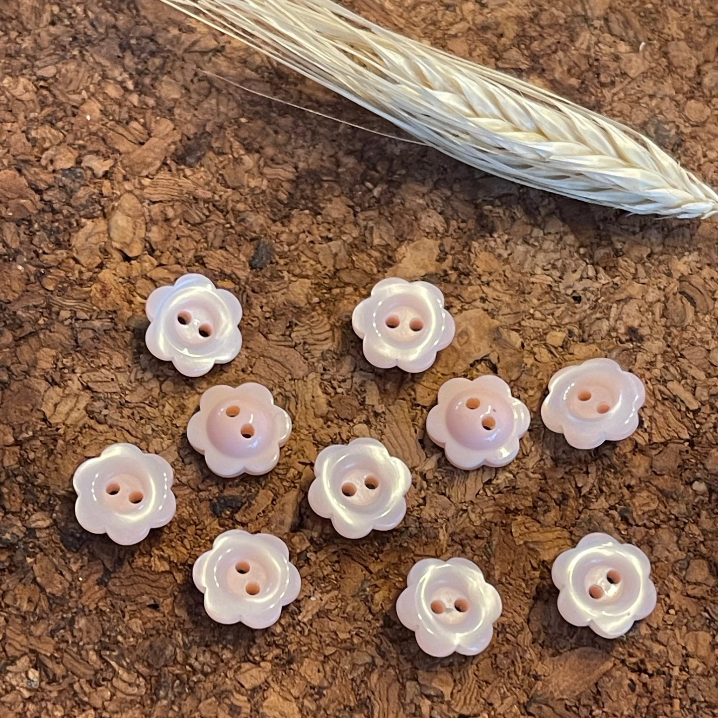 Bouton fleur nacré rose 13mm