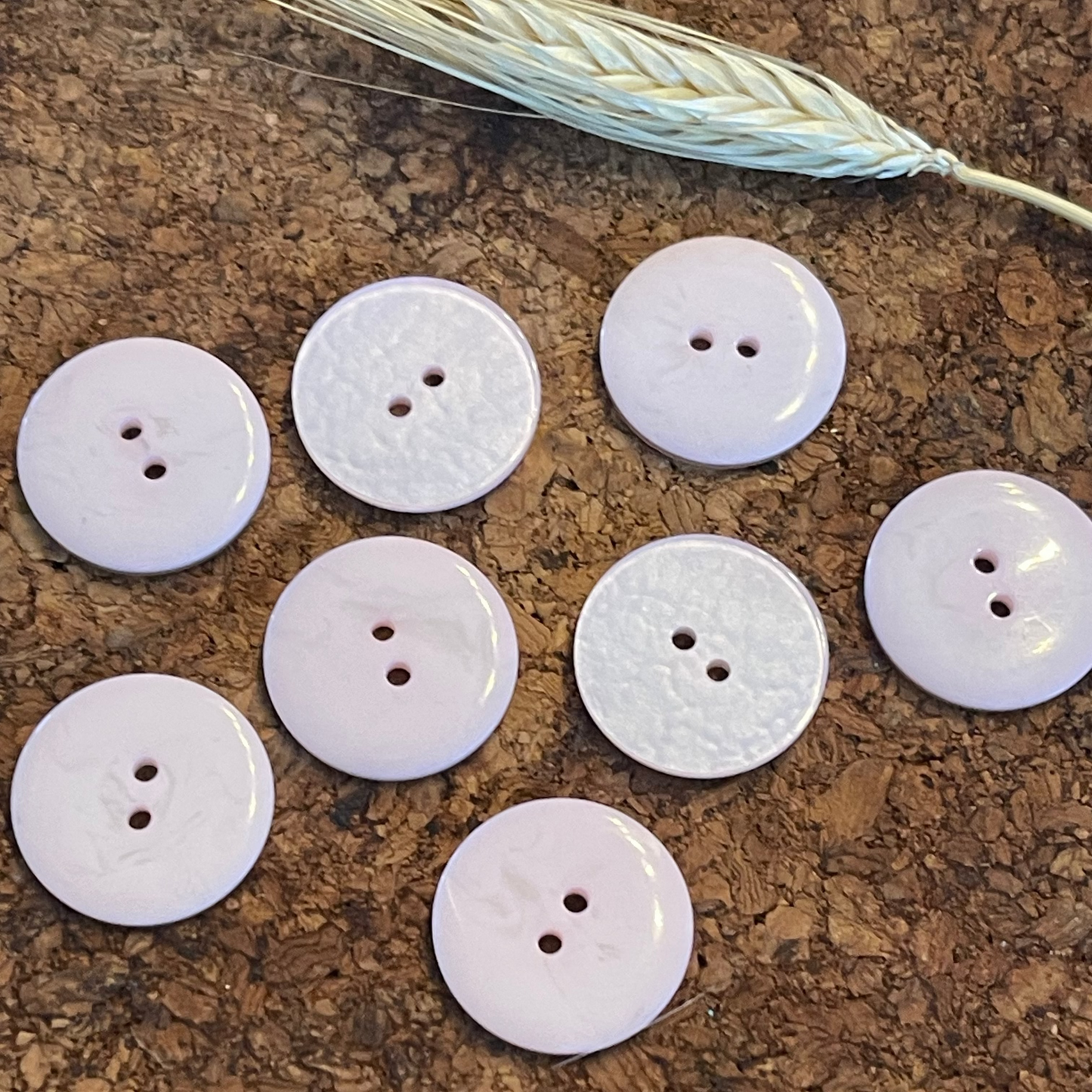 Bouton rond effet froissé rose clair 22mm