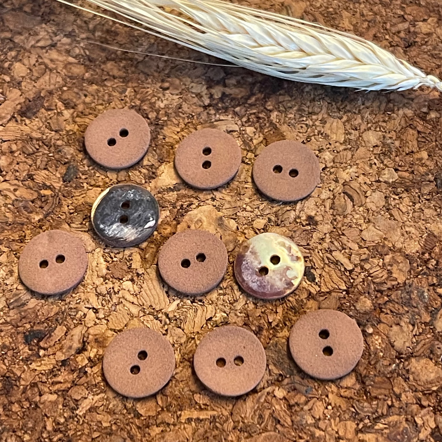 Bouton rond camel matte pearly verso nacré 12mm