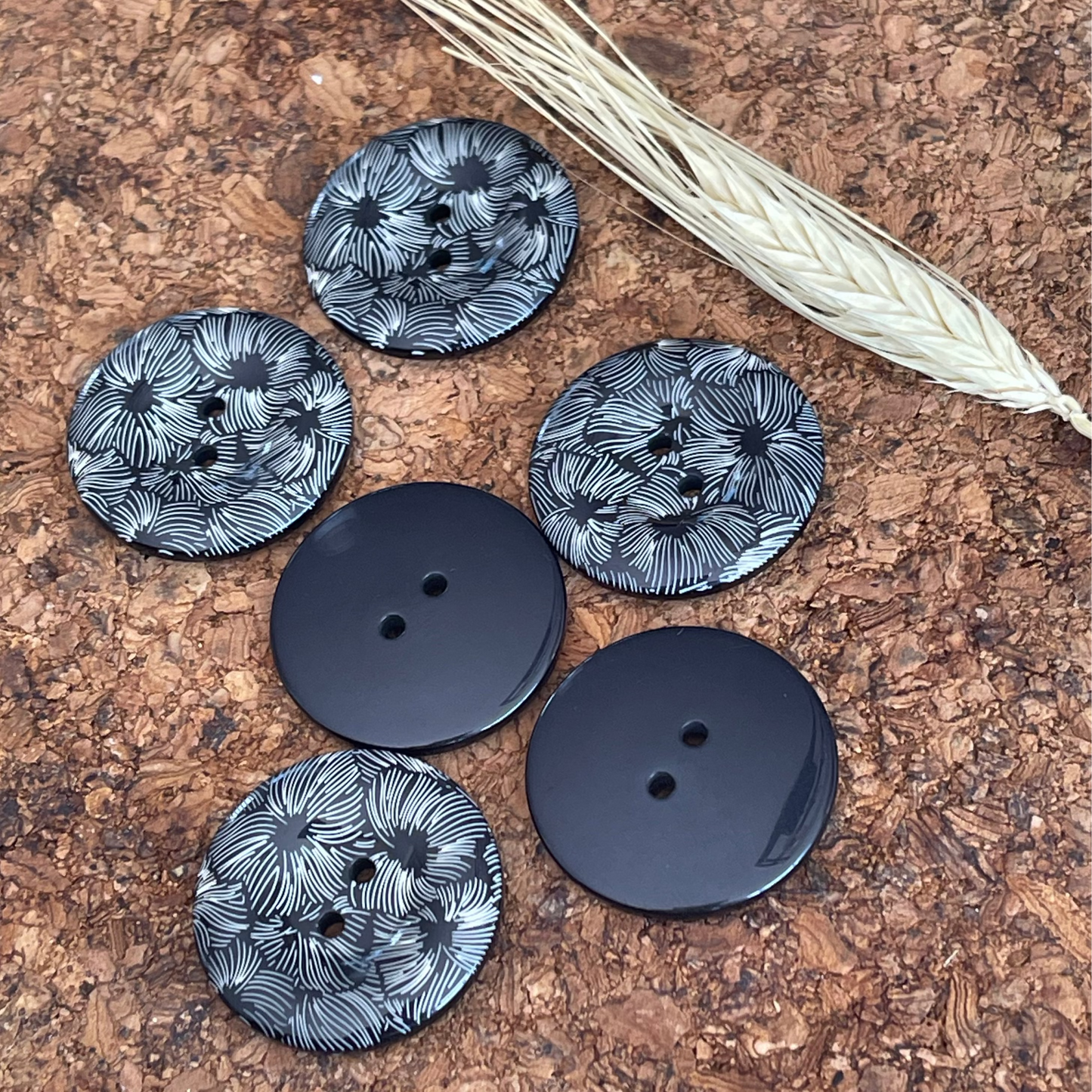 Bouton rond noir fleurs 30mm 2 trous