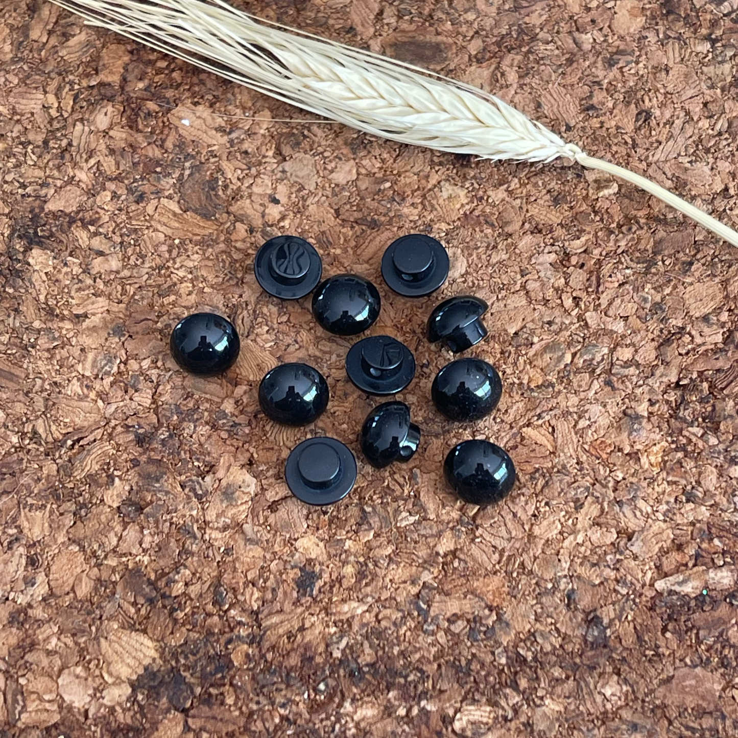 Bouton demi perle noir brillant 10mm