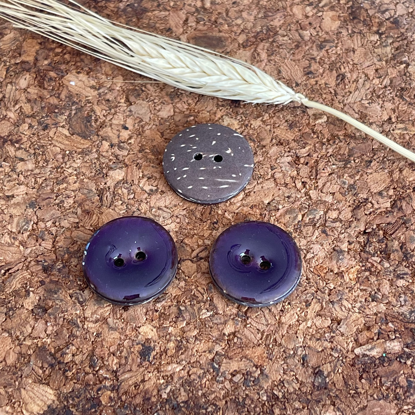 Bouton rond aubergine coco brun 22mm 2 trous