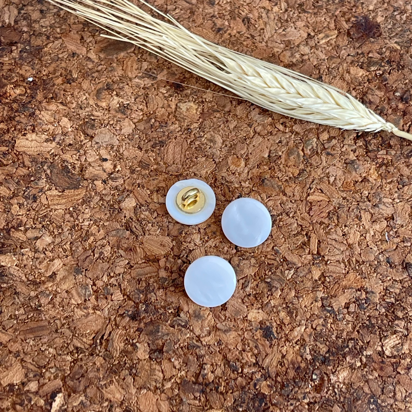 Bouton blanc nacré boucle 12mm