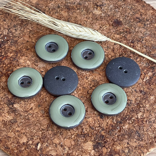 Bouton rond vert sapin 28mm 2 trous