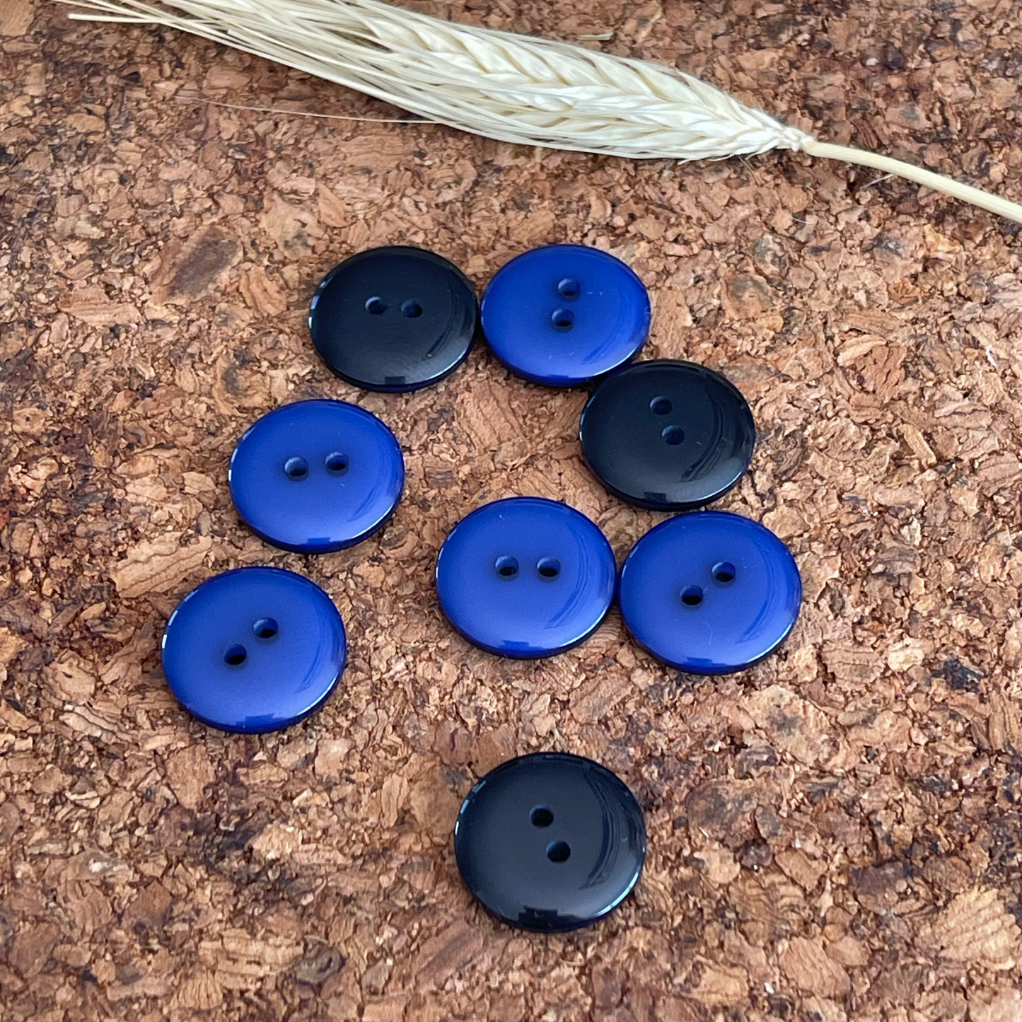 Bouton rond bleu roi verso noir 17mm 2 trous