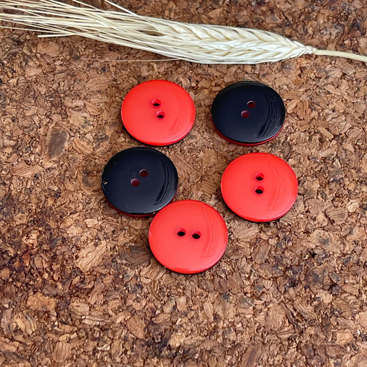 Bouton rond rouge verso noir 21mm 2 trous
