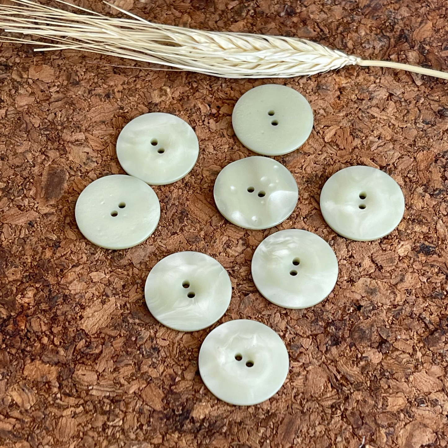 Bouton rond vert eau nacré 20mm 2 trous