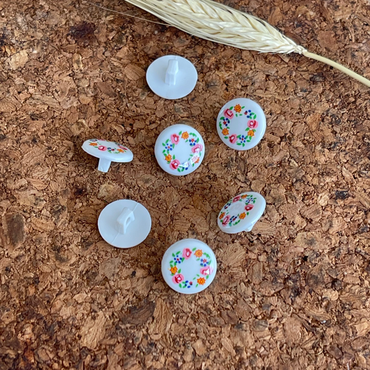 Bouton rond blanc pvc fleurs - 14 mm