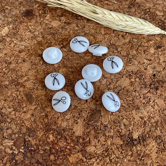 Bouton rond blanc pvc ciseaux - 13 mm