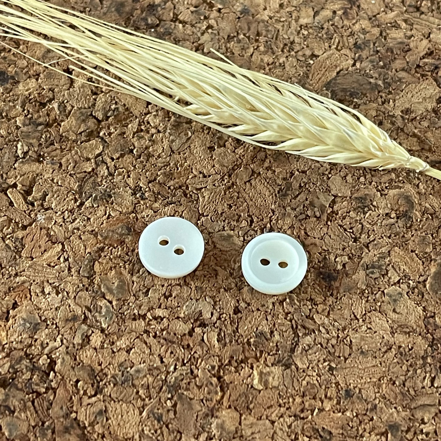 Bouton nacré 2 trous 11mm blanc