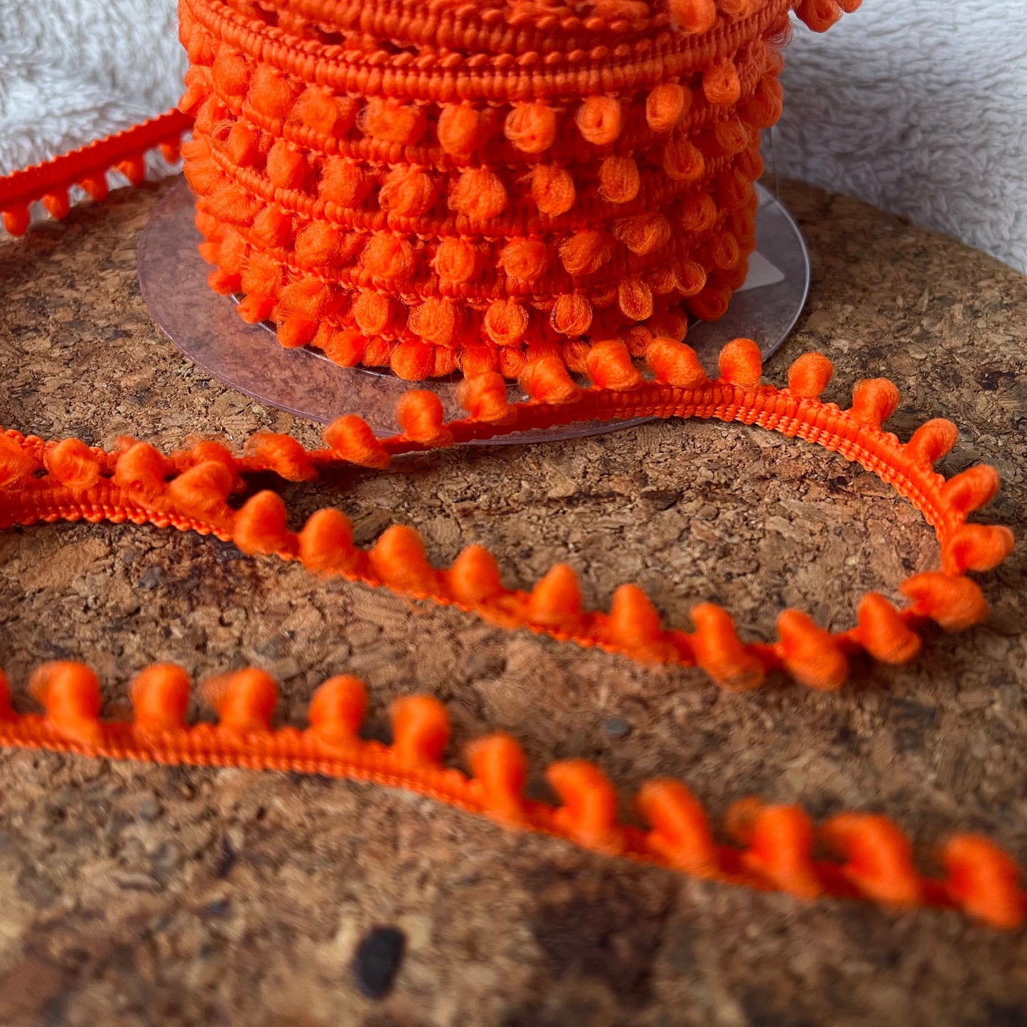 Galon mini pompons orange 6mm