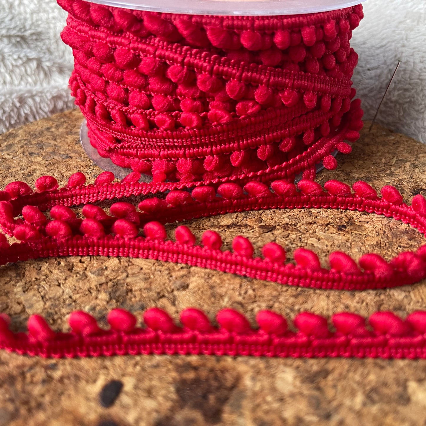 Galon mini pompons rouge grenade 6mm