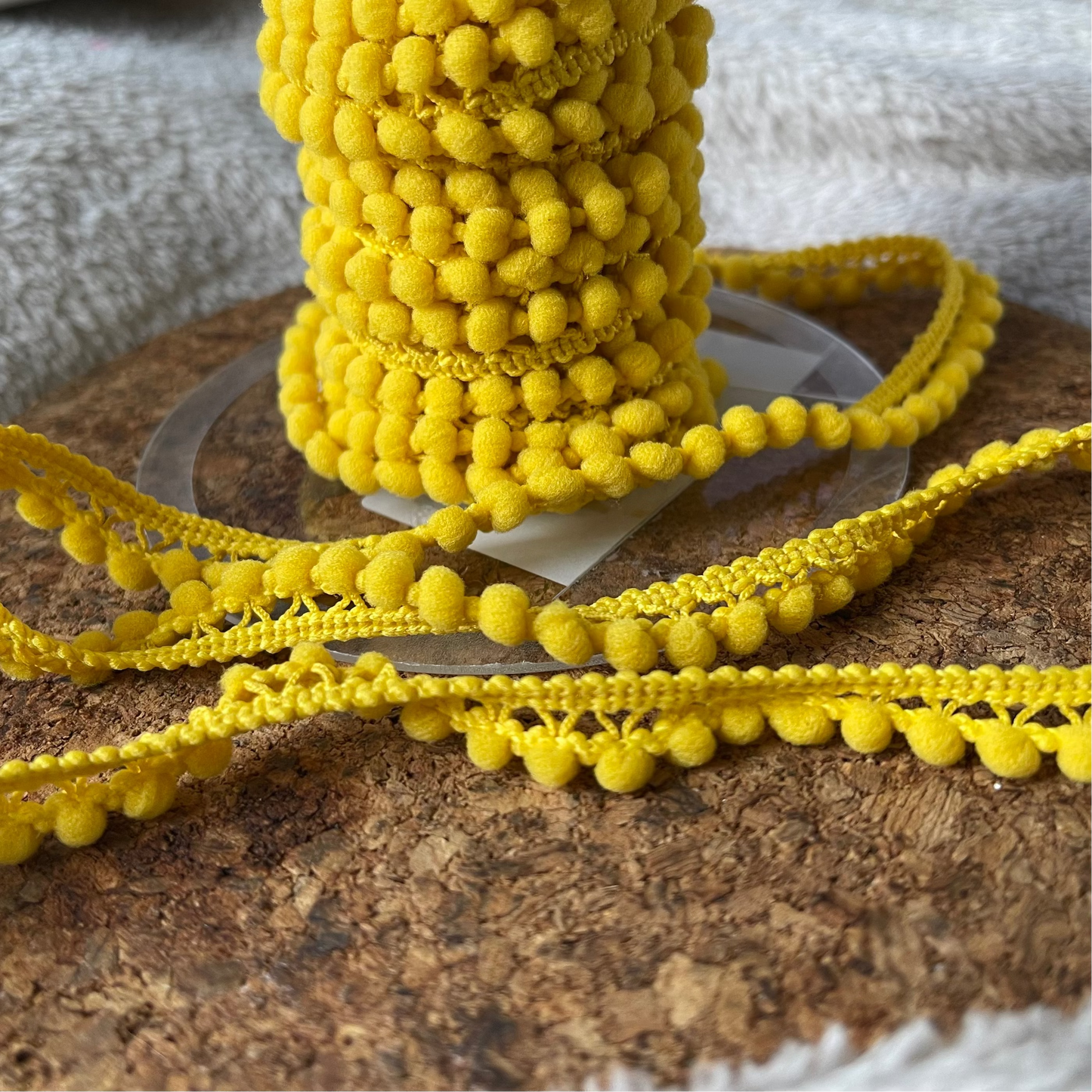 Galon mini pompons jaune 6mm