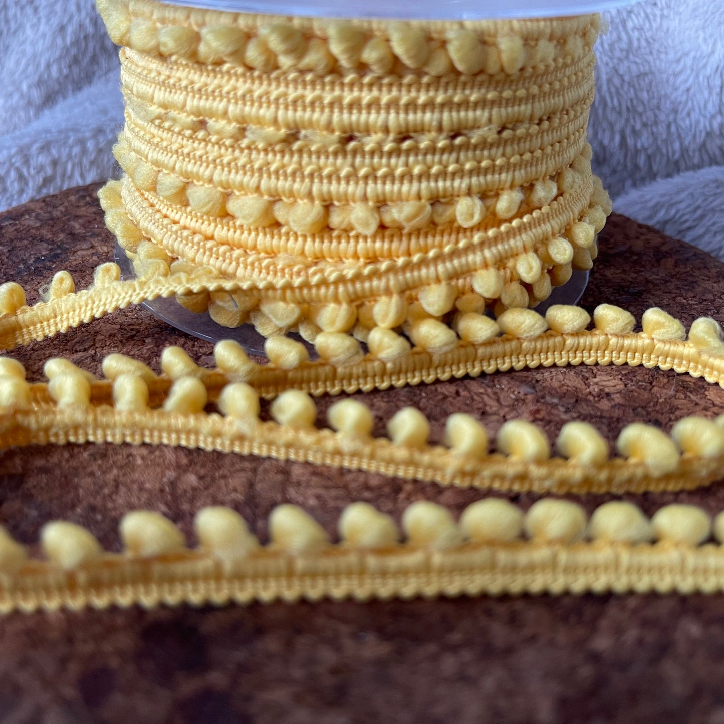 Galon mini pompons jaune moutarde 6mm