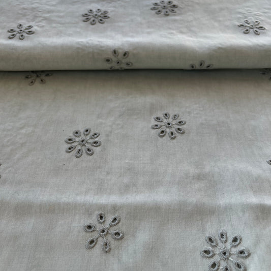 Coton vert eau broderies fleurs