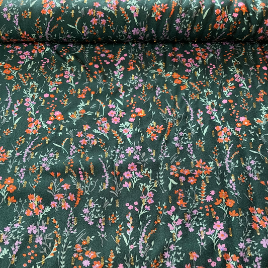 Viscose lurex by Penelope fleurs sur fond vert