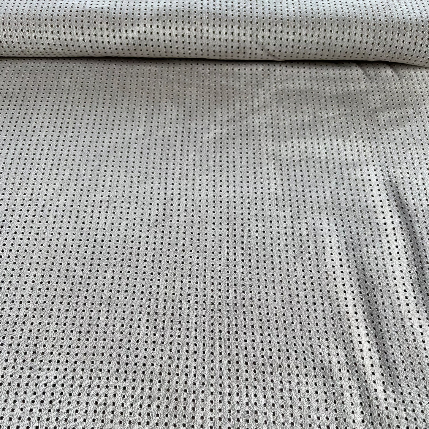 Suédine souple perforée beige