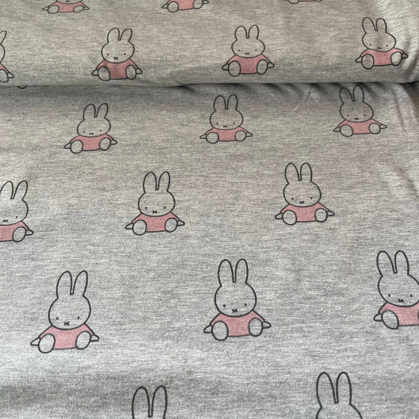 Jersey gris lapin Miffy rose