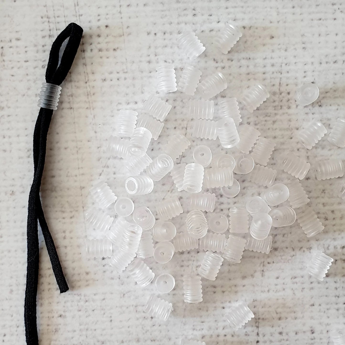Perle cylindre souple ajusteur de masque transparent